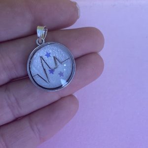 Luna llena rellena de leche materna y pelo con latido