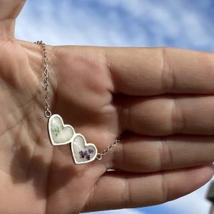 colgante doble corazón relleno de leche materna