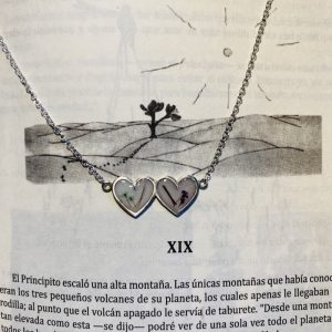 Colgante doble corazón relleno de leche materna