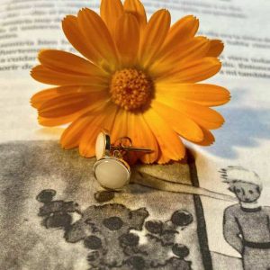 Pendientes botón de leche materna