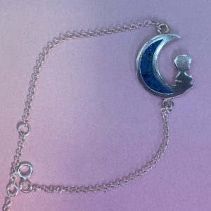 Pulsera luna con niño sentado relleno de leche materna